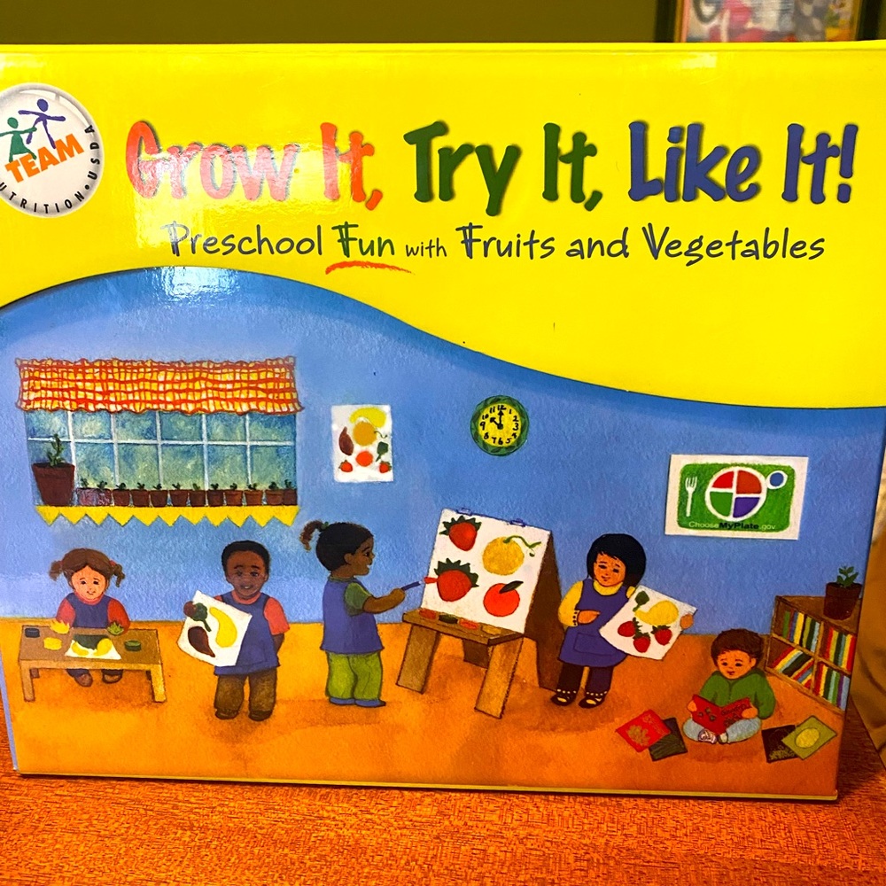 Team Nutrition USDA Fun with fruits and vegetables learning set.